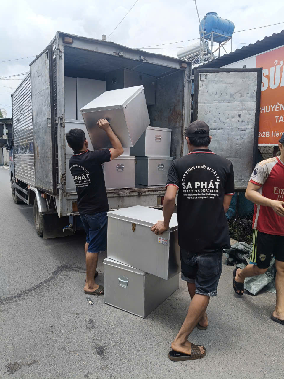 thùng tôn sa phát phục vụ doanh nghiệp